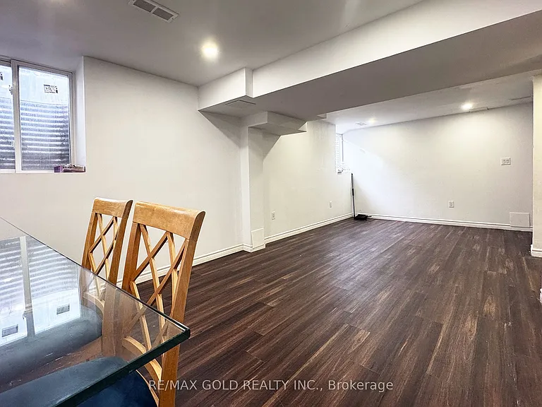 27 Dulverton Dr — Photo 8
