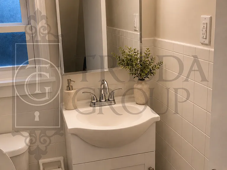 2361 Bensonia Ave — Photo 15