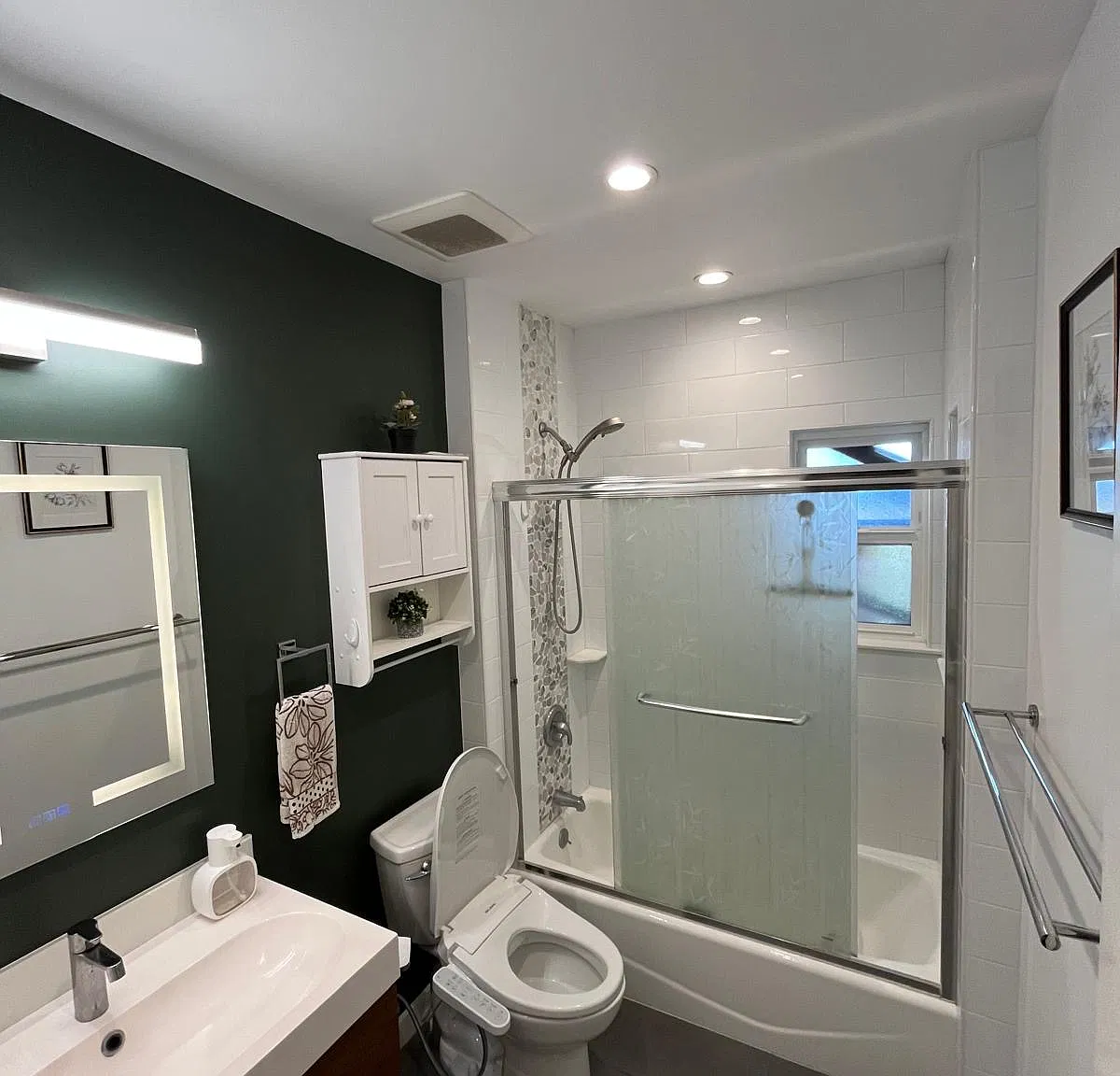 2 bed, 858 sqft, $3,200 — Photo 4