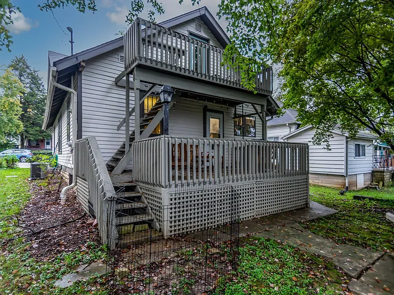 517 W Howe St — Photo 23