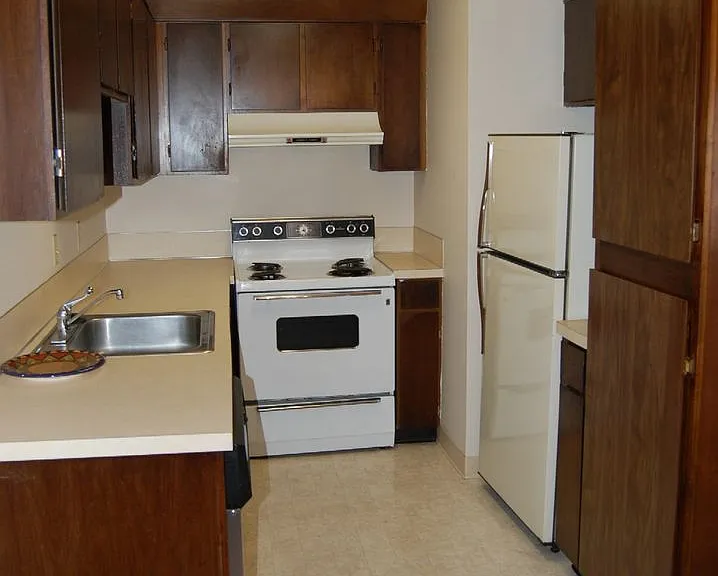 8775 SW Locust St #1-14 — Photo 4