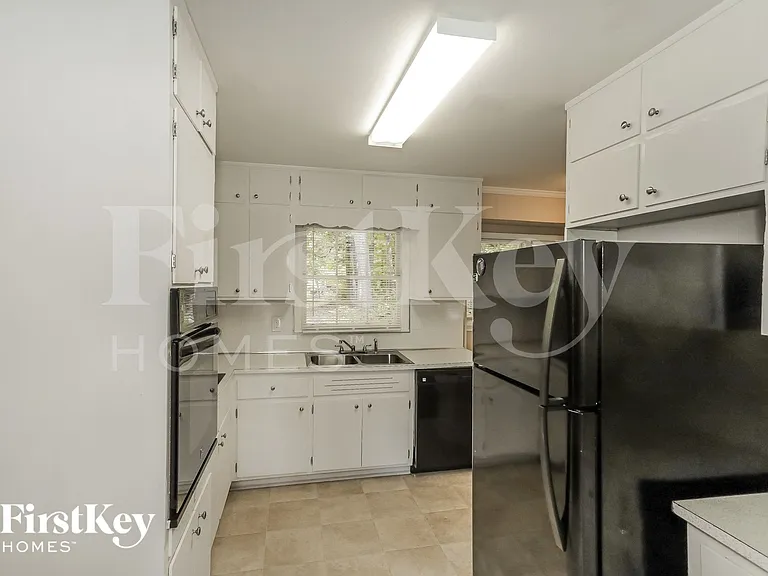1860 Gherry Dr — Photo 6