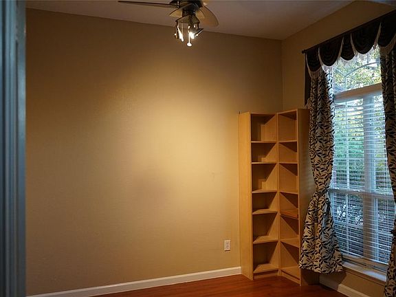 4th image of 1509 Oakhollow Dr
