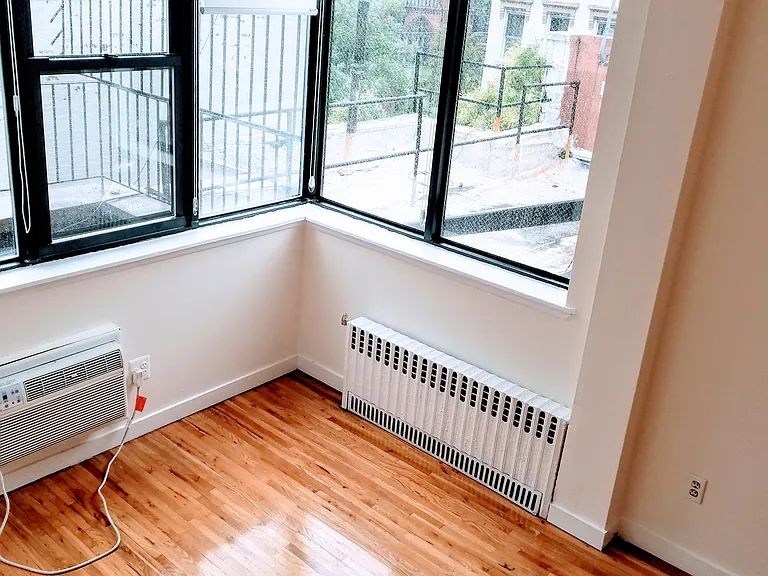 1665 1st Ave #4-D — Photo 4
