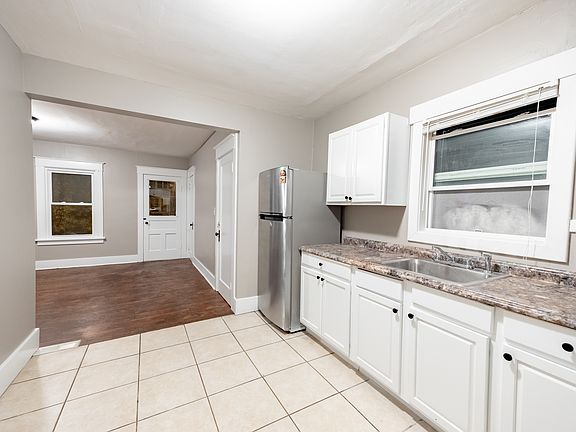 4th image of 30 Custer St Floor 2