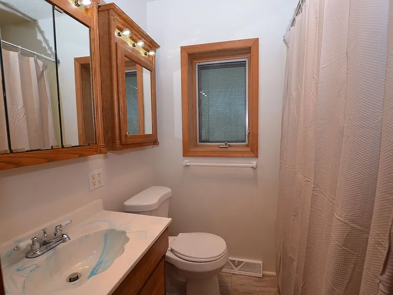 1350 Elder Ln — Photo 5