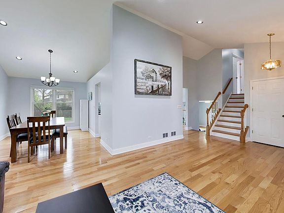 3rd image of 19 Dellmont Ct