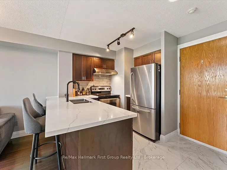 340 Watson St W #416 — Photo 4