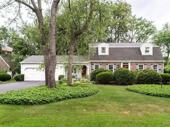 6 Woodcrest Dr, Batavia, NY 14020