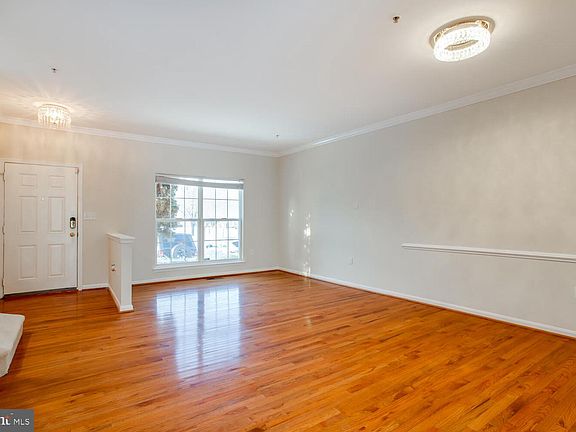 3rd image of 7024 Commander Howe Ter