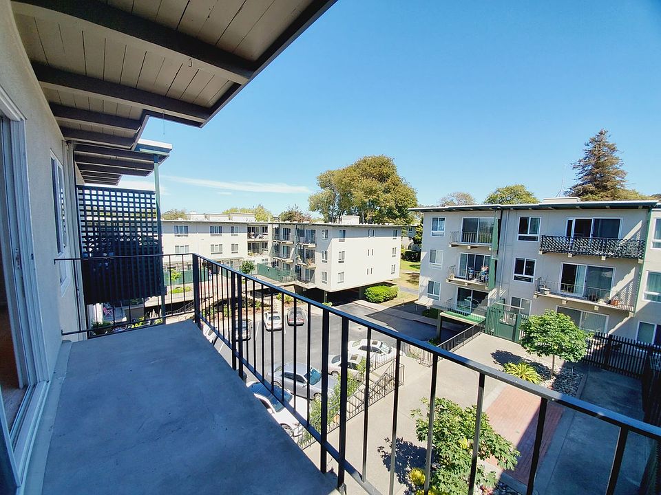 1st image of 928 Peninsula Ave APT 401