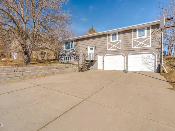 123 Wilcox Ave, Center, ND 58530