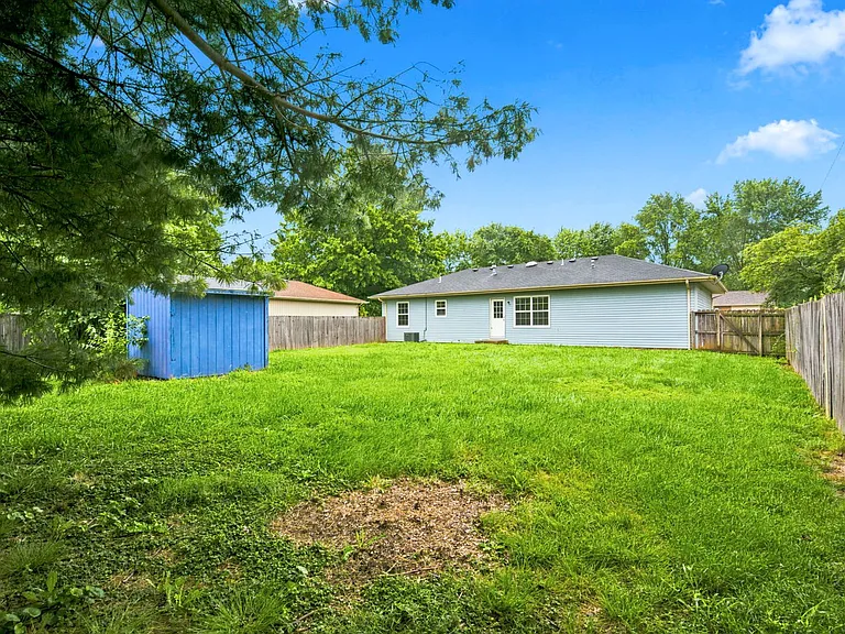 511 E Dyann Dr — Photo 25