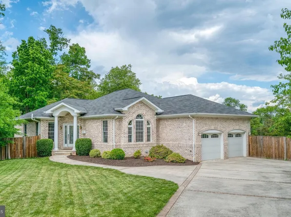 5712 Glenmullen Pl, Alexandria, VA 22303
