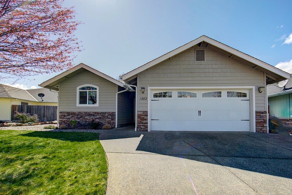 1282 Angler Ln, Grants Pass, OR 97527 Zillow