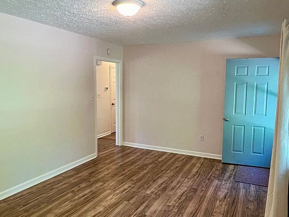 4th image of 110 Amelia Dr
