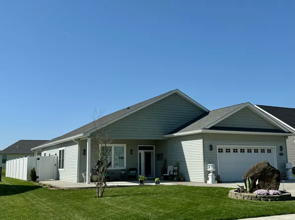 124 Woods Edge Blvd E, Greencastle, IN 46135