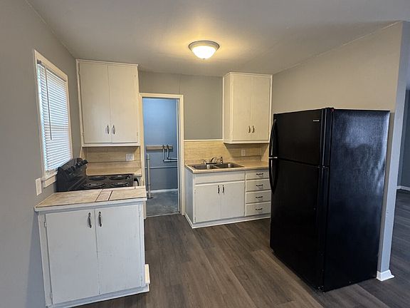 5th image of 457 N Gordon St