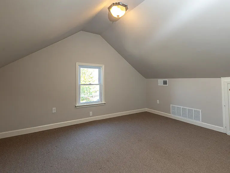 500 Colonial Rd — Photo 27