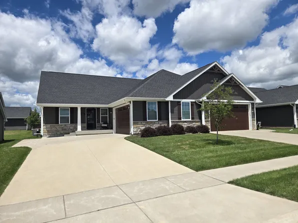 3016 Charissas Pl, Bettendorf, IA 52722