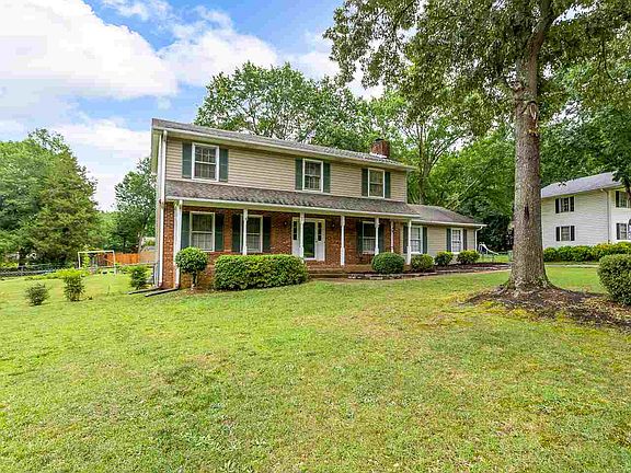 3rd image of 207 Briarcreek Dr