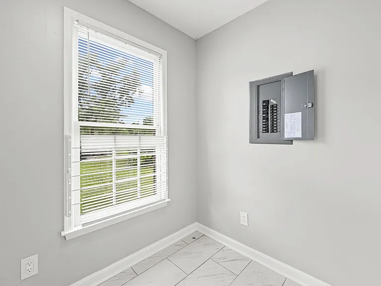 8066 Woodlake Dr — Photo 15