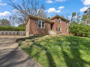 1102 Woodcroft Ct, Louisville, KY 40223