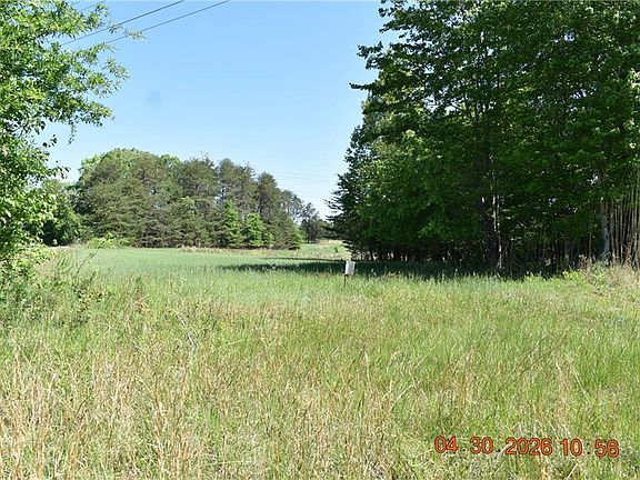 5th image of 843 Renn Rd