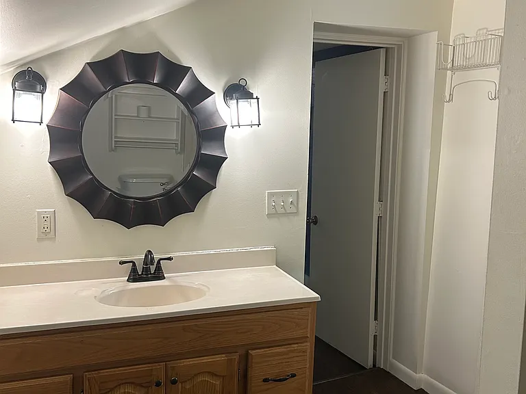 422 S Church Ave — Photo 4