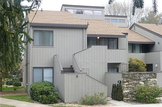 1st image of 5 Lakemoor Ln #0