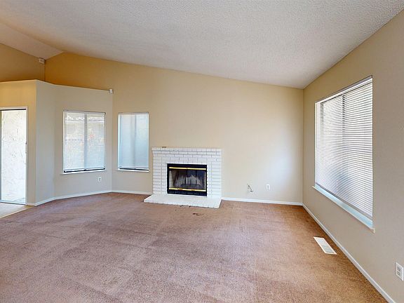 3rd image of 2825 Cashew St