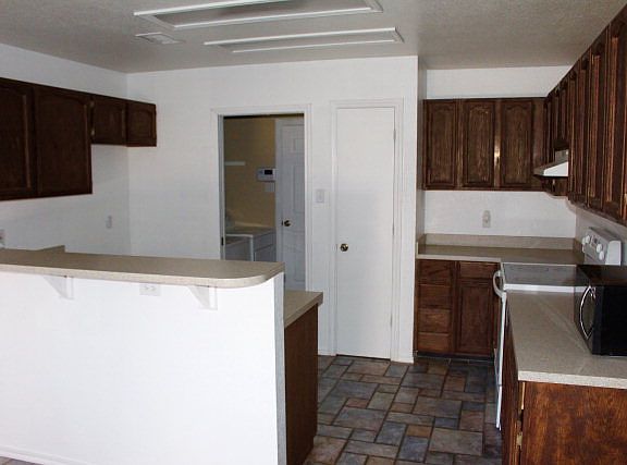 5th image of 8641 Yale Ave