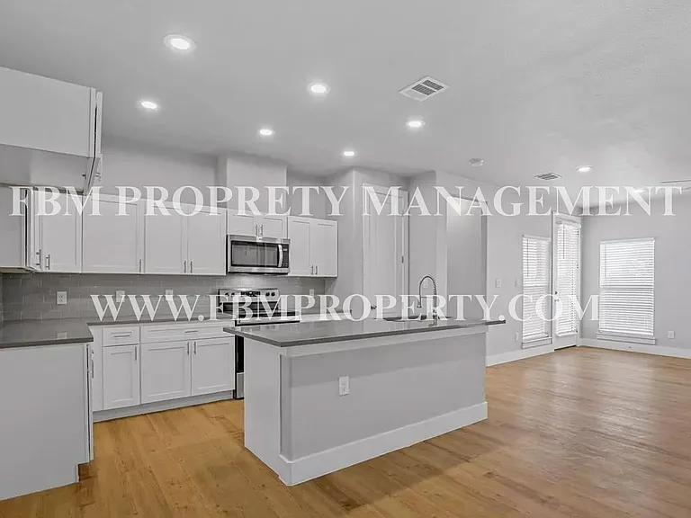 5018 Villas Dr — Photo 4