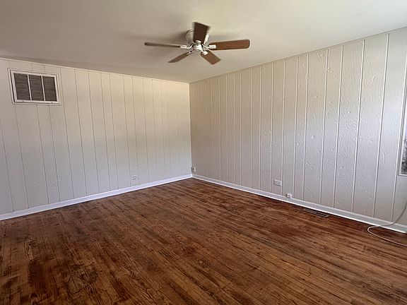 2nd image of 215 E Pineview Dr