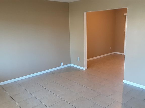 3rd image of 3743 Cavanaugh Dr