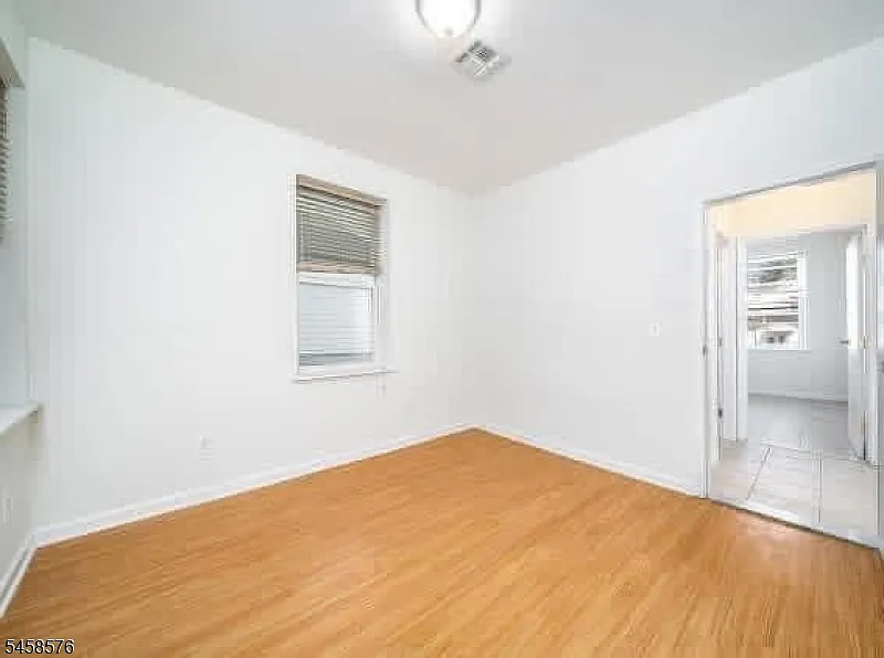 2 bed, 1.0 bath, $2,450 — Photo 3