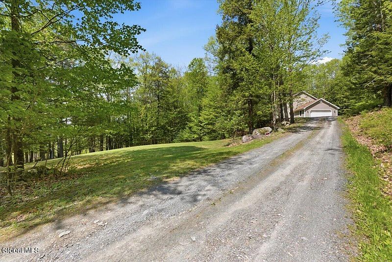 3rd image of 674 Momrow Road