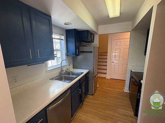 5th image of 199 Woodlark St