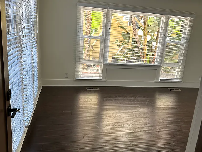 1206 N Orange Grove Ave #B — Photo 4