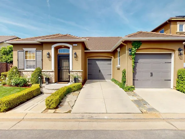 4207 Serena Ln, Clovis, CA 93619