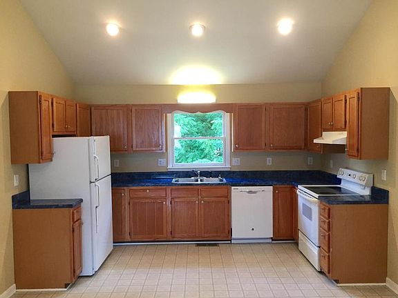 4th image of 634 Queen Ave NW