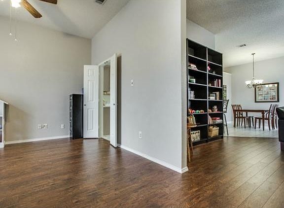 3rd image of 10204 Max Ln
