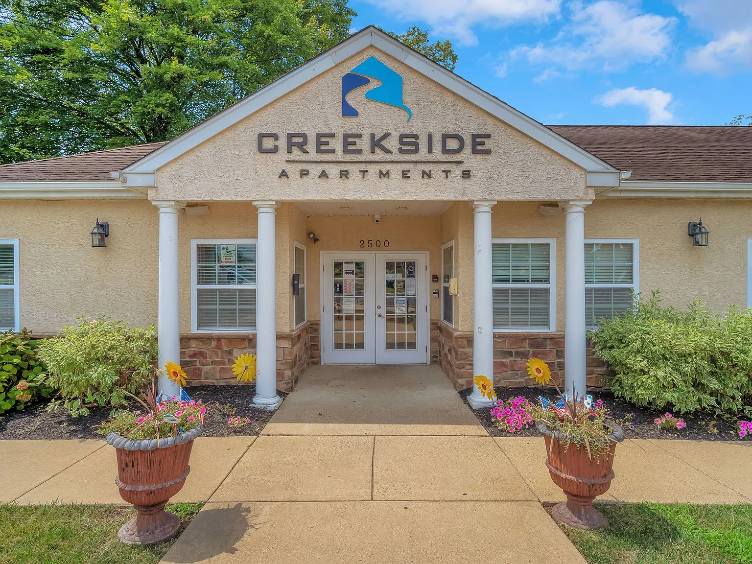 Creekside Apartments — Photo 3