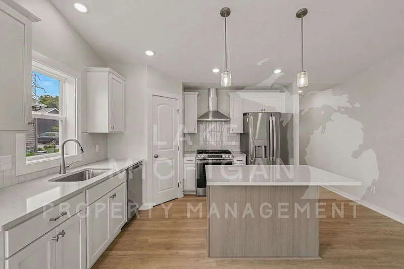3 bed, 3.0 bath, 1978 sqft, $3,295 — Photo 3