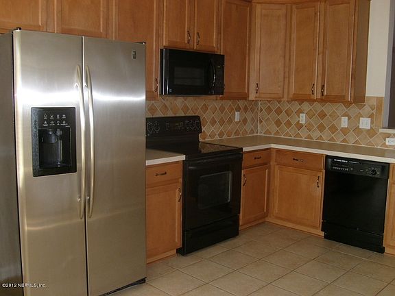 3rd image of 2067 N Cranbrook Ave