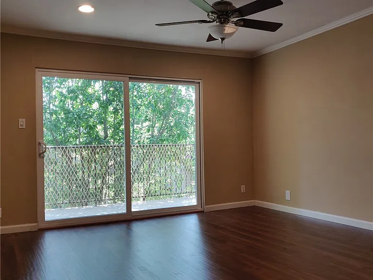 400 N Acacia Ave — Photo 15