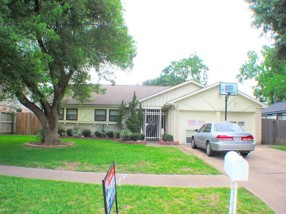 1st image of 10422 Huntington Dale Dr
