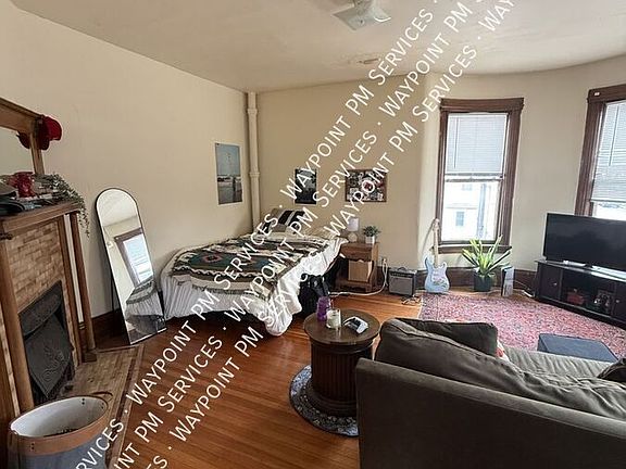 2nd image of 301 N Pinckney St APT 3