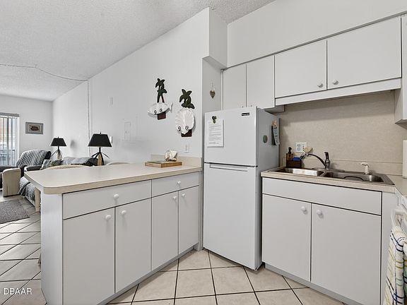 4th image of 3727 S Atlantic Ave Unit 123