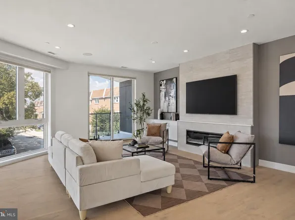 527 Brown St, Philadelphia, PA 19123